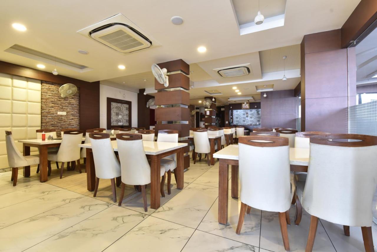 Hotel Lord Krishna Rohera Zewnętrze zdjęcie
