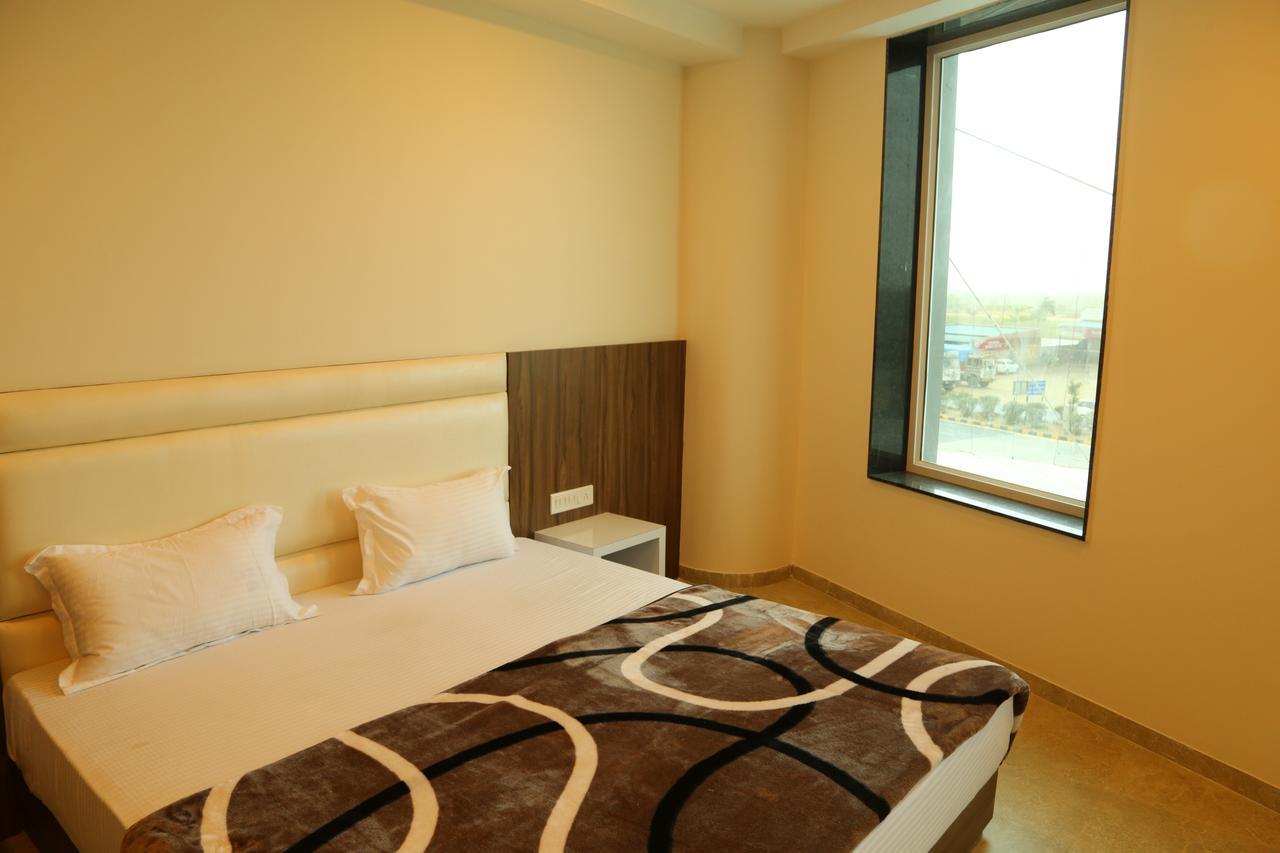 Hotel Lord Krishna Rohera Zewnętrze zdjęcie